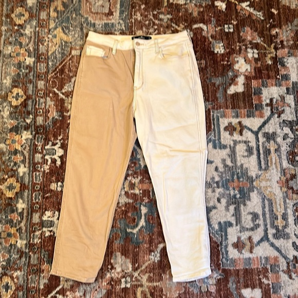 Hollister Dual Tone Ultra High-Rise Mom Jean Size 13R - Picture 2 of 5